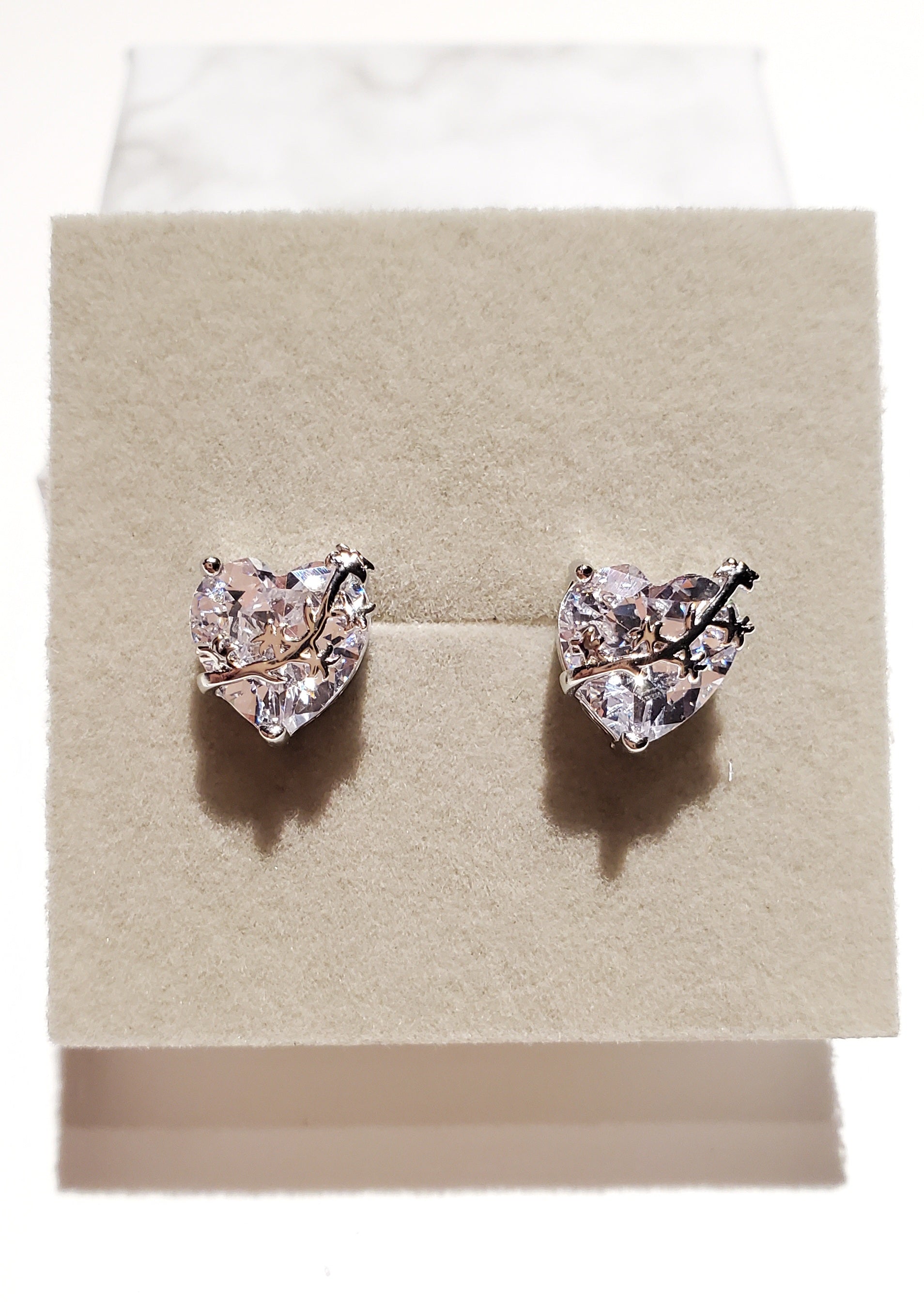 Chaste heart of St. Joseph earrings White image 0
